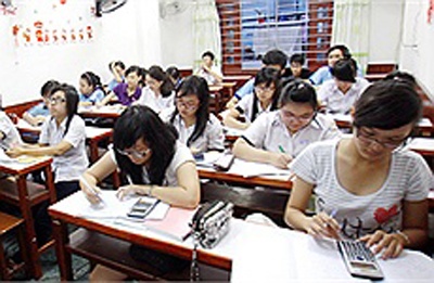 To chuc thi tai nha rieng trong ngay le hinh anh