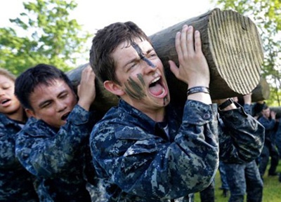 Xem sinh vien hai quan My tap luyen hinh anh