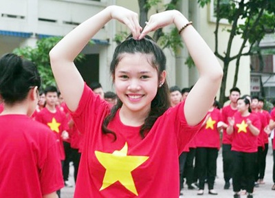 Clip 'Thanh nien chuan hay yeu nuoc dung cach' hinh anh