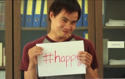 Thay giao thuc hien clip mang phong cach 'Happy' tang hoc tro hinh anh