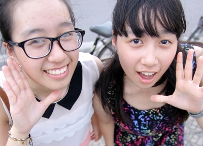 Su doi lap cua cap chi em sinh doi xi tin hinh anh