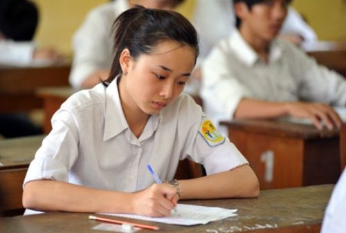 Sang nay, hon 900.000 si tu lam bai tot nghiep mon Ngu van hinh anh