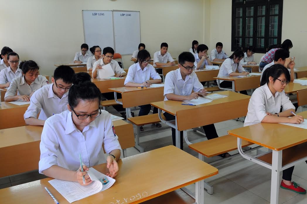 Nhieu si tu di thi muon, mot em vao phong y te hinh anh