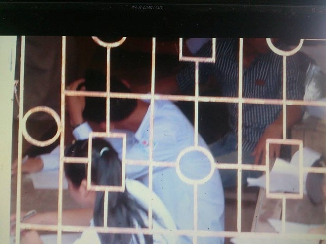 Ve clip nghi tieu cuc thi tot nghiep: Canh cao 2 giam thi hinh anh