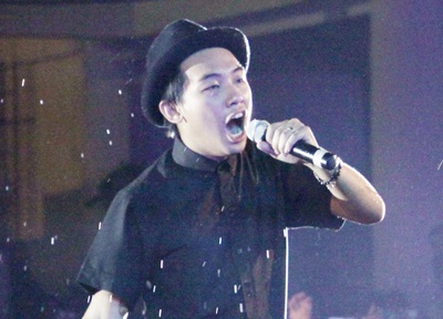 Pho Dac Biet bat ngo ra Ha Noi lam ca si hinh anh