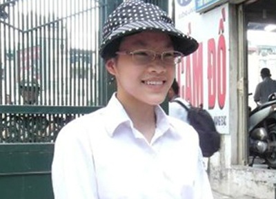 Thi sinh duoc 18 nguoi tuc truc dat 25,5 diem tot nghiep hinh anh