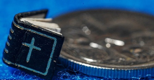 Cuon sach 62 tuoi nho hon mot dong xu hinh anh