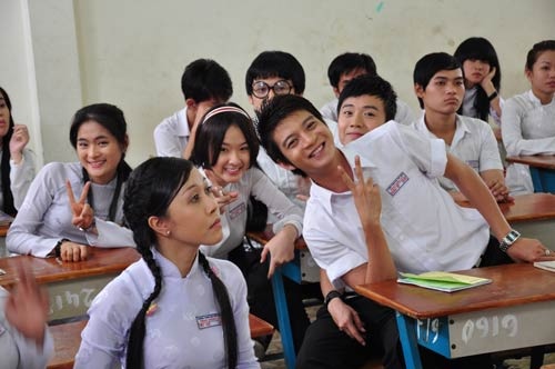 Tay troi noi truong hoc hinh anh