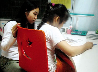 Buon, vui sinh vien lam gia su hinh anh