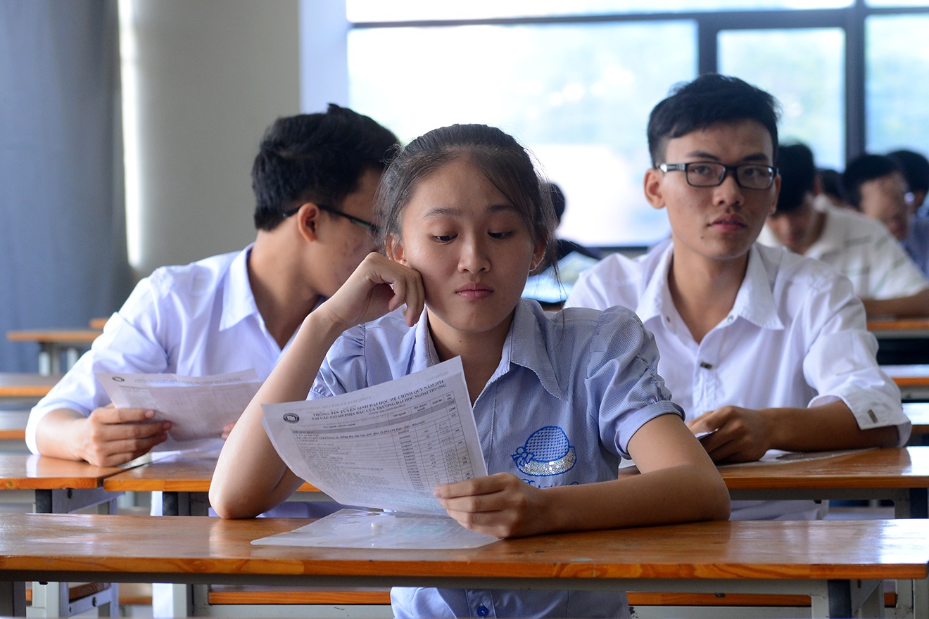 Hon 570.000 si tu buoc vao ngay thi dai hoc dau tien hinh anh