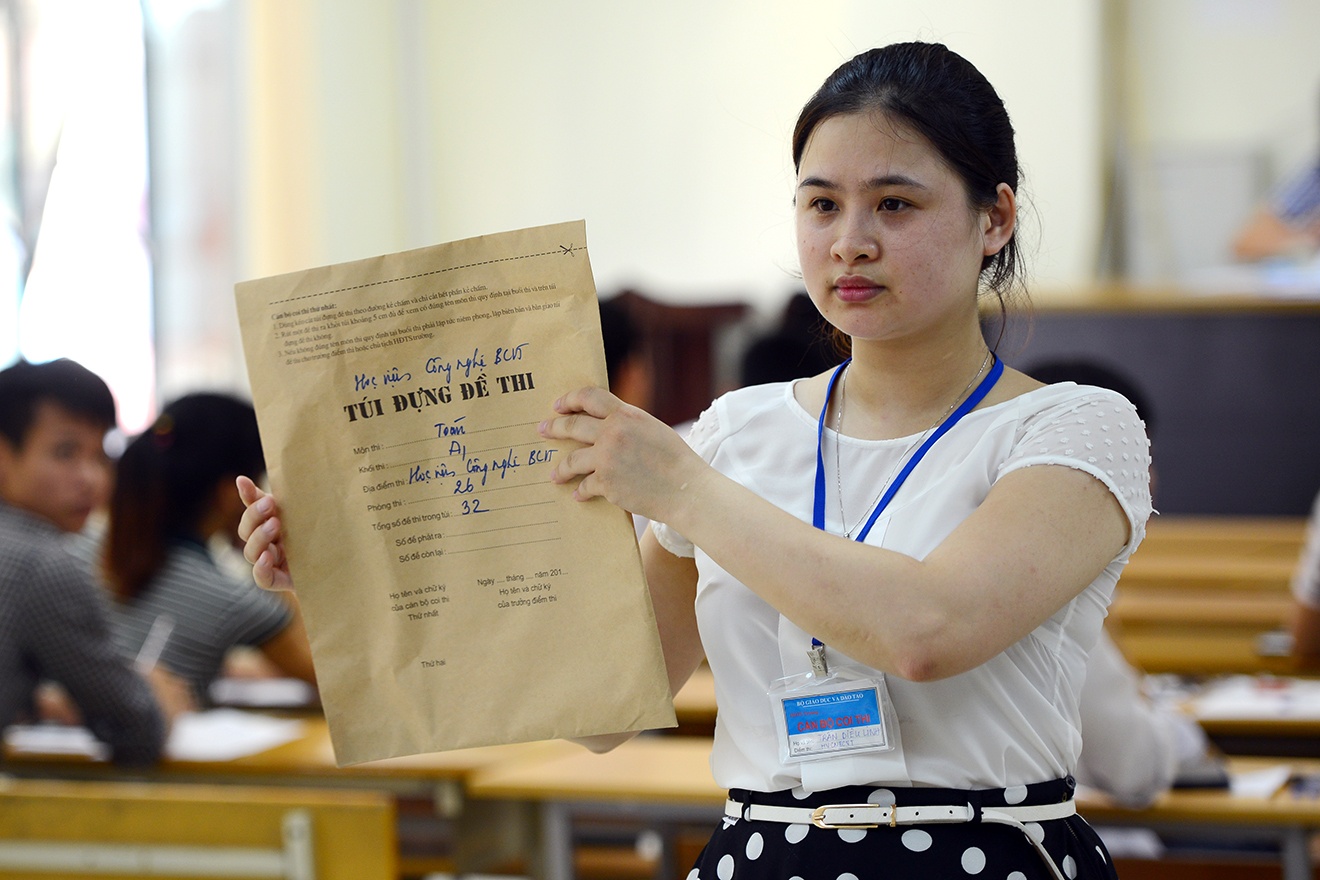 Bo truong GD-DT cam on giao vien ra de thi DH, CD hinh anh