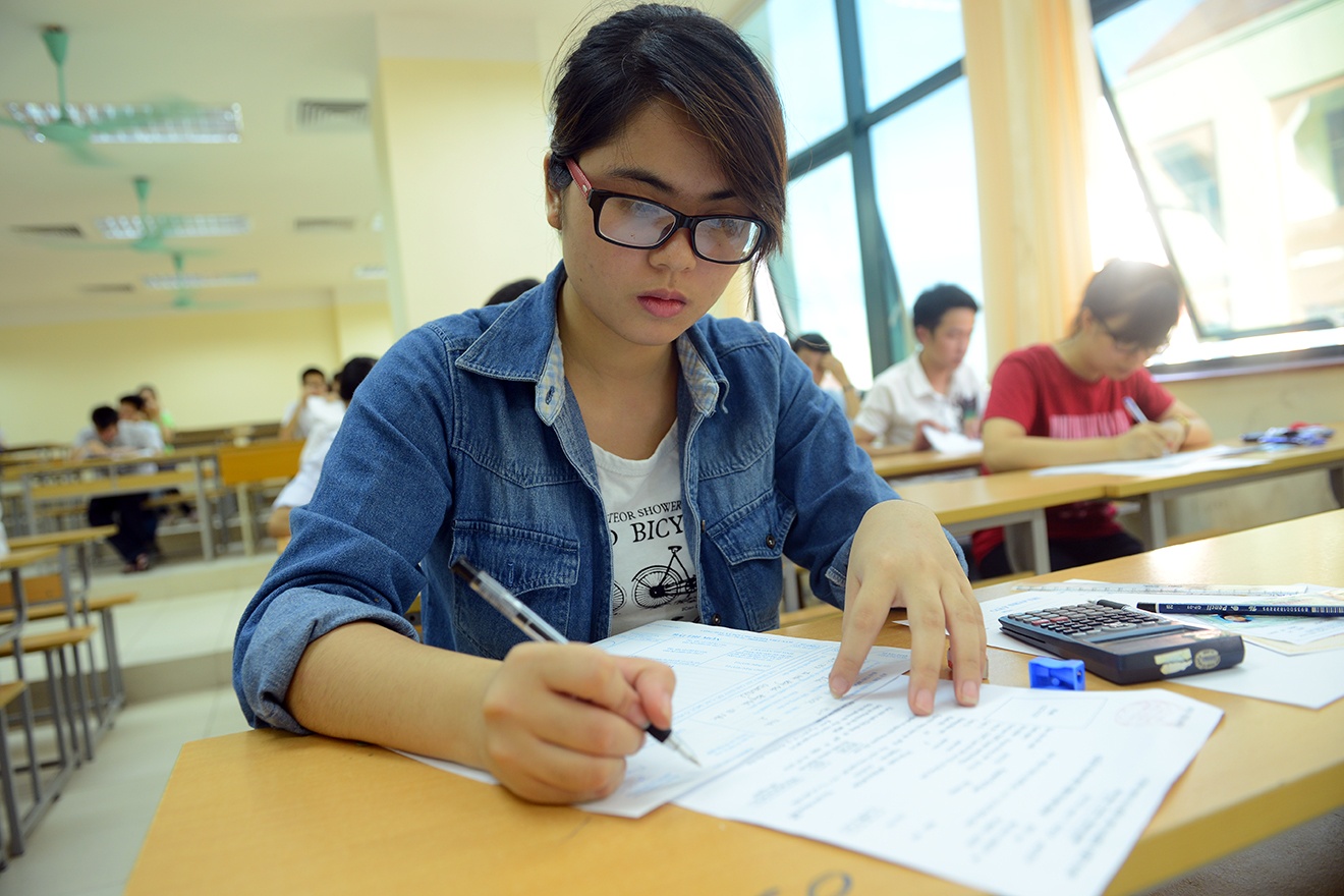 Diem chuan du kien cua DH Ngoai thuong, Bach Khoa hinh anh