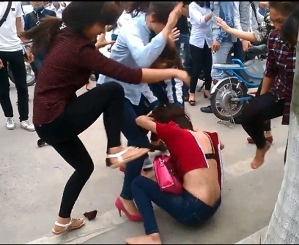 Gan 8000 vu hoc sinh danh nhau trong vong 4 nam hinh anh