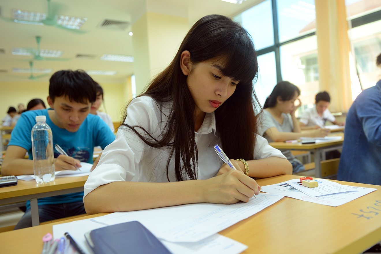 Cac dai hoc top dau tiep tuc cong bo diem chuan hinh anh