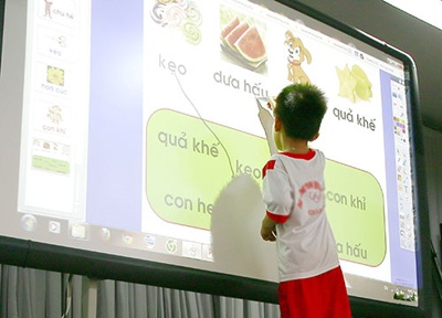 Om no voi bang tuong tac hinh anh