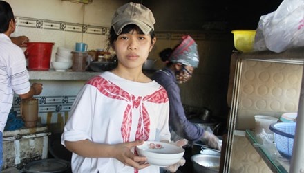 Sau 4 nam lam boi ban van thi dau dai hoc hinh anh