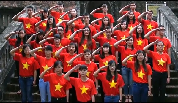 Clip 132 thu khoa hat vang 'To quoc goi ten minh' hinh anh