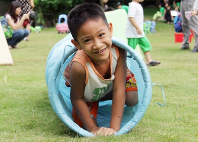 Be mam non thich thu voi le hoi 'Back to school' hinh anh