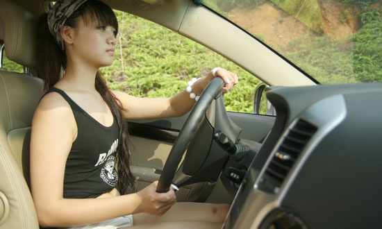 Dai hoc dau tien tai Viet Nam day sinh vien lai o to hinh anh