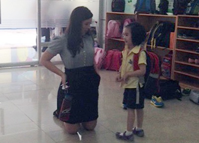 Khi thay co quy truoc hoc tro hinh anh