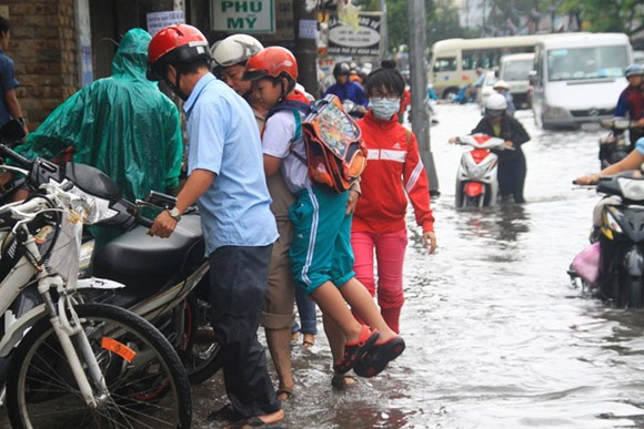 Ngay mai, hoc sinh Ha Noi co the duoc nghi hoc tranh bao hinh anh