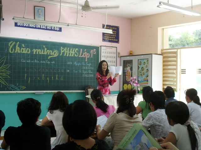 Noi am uc xa ngoai buoi hop phu huynh hinh anh