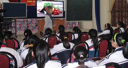 Phu huynh mo mat voi 28 khoan thu dien, nuoc, Smart TV hinh anh