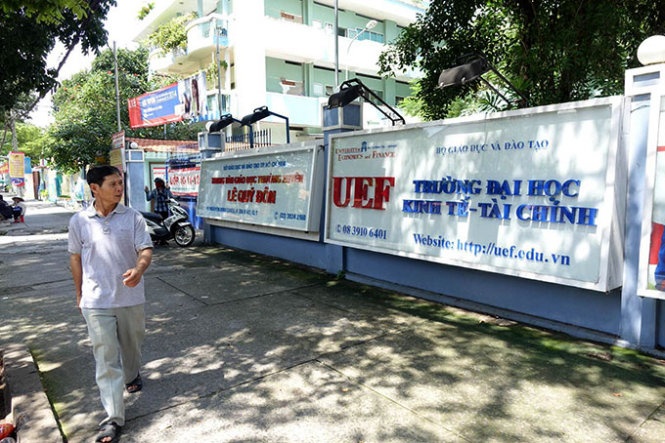 Vai chuc ty dong mua duoc truong dai hoc hinh anh