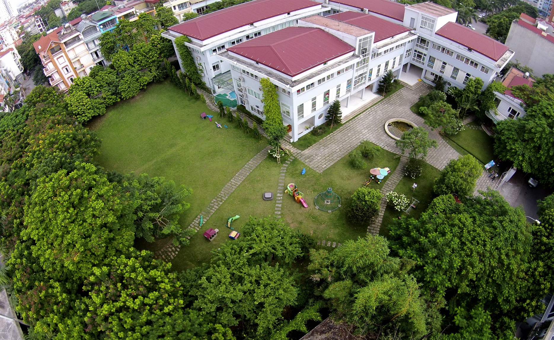 Truong mam non 5.000 m2 phu day cay xanh giua Ha Noi hinh anh