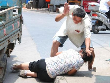 Vi sao dan ong nghien ruou thuong co mau ghen? hinh anh