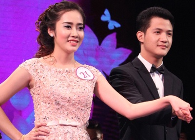 Hot girl Lao noi bat giua dan hoa khoi truong Duoc hinh anh