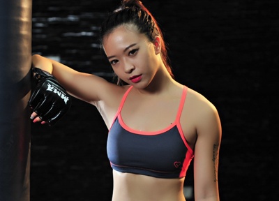 HLV nong bong huong dan tap kick-boxing 'bien mo thanh nac' hinh anh