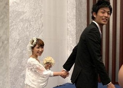 Chong cao to, vo nho co tuong khac goi chan? hinh anh