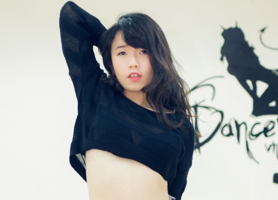 Huan luyen vien 16 tuoi huong dan nhay de giam can than toc hinh anh