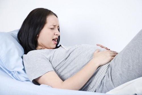 Canh giac chay mau vung kin khi mang thai hinh anh