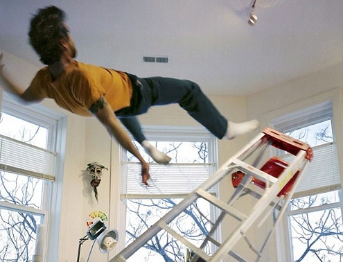 Sua nha, nga chan thuong so nao hinh anh