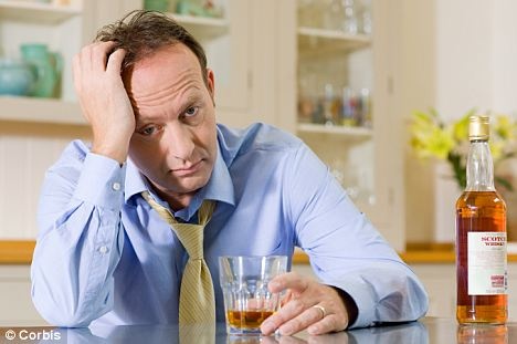 Lam viec cang nhieu, ruou bia cang lam hinh anh