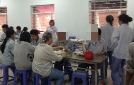 Bac si tam than bi phoi nhiem: Doi luc dien ngau hung hinh anh