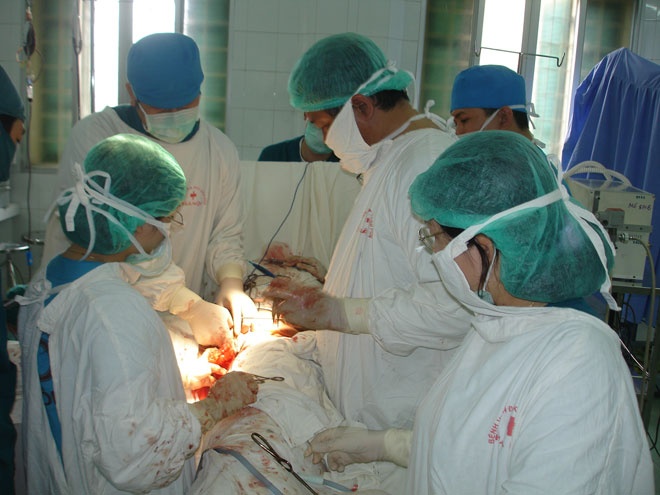 Ruoc hoa vi tu 'ren' ban linh dan ong hinh anh