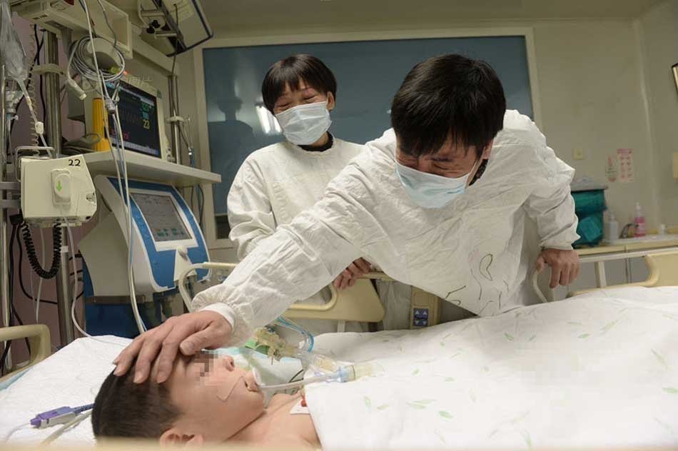 Cha ky don hien tang con gai 7 tuoi chet lam sang hinh anh