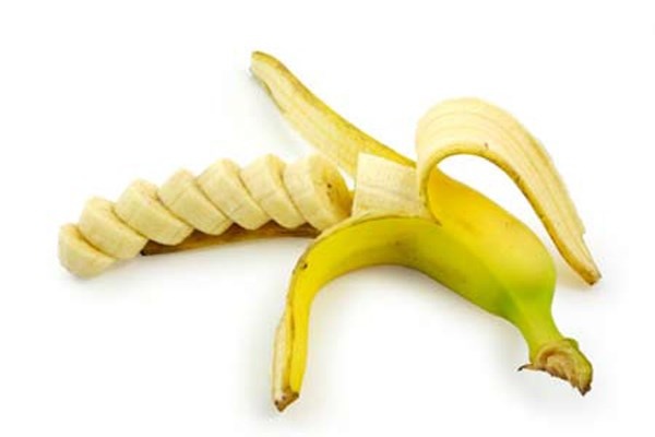       Chuối. Là thực phẩm giàu magie, nguyên nhân có thể khiến cơ thể bạn có cảm giác mệt mỏi. Khoáng chất này trên thực tế là chất làm thả lỏng cơ, thích hợp để ăn trước khi ngủ nhưng lại có thể ảnh hưởng đến năng lượng trong ngày của bạn.