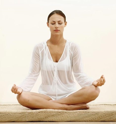 Thiền giúp thúc đẩy sản xuất serotonin trong cơ thể của bạn, làm cho tâm trạng của bạn vui vẻ hơn. Khi bạn thiền định kỳ vào buổi sáng, bạn sẽ thấy cơ thể tràn đầy năng lượng.