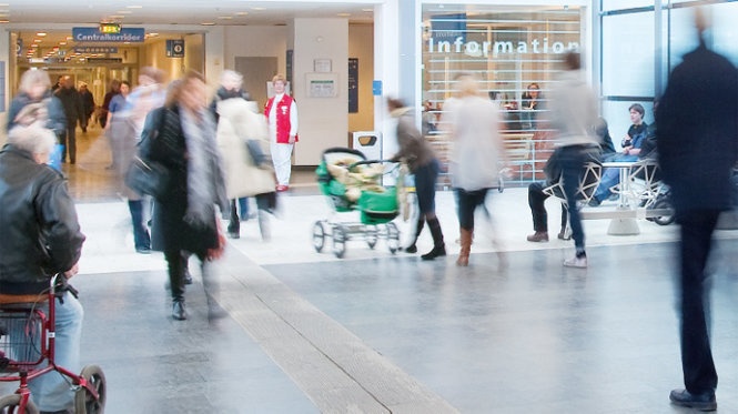 Thuy Dien mo trung tam dieu tri dan ong bi cuong hiep hinh anh