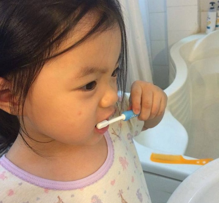 Nen tap cho tre thoi quen danh rang tu khi nao? hinh anh