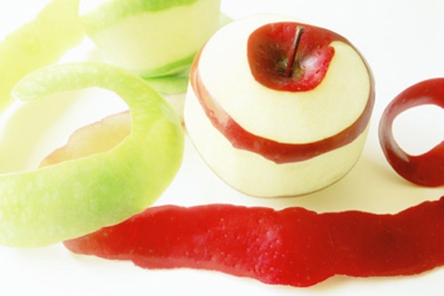 Sai lam khi khong rua hoa qua truoc khi got vo hinh anh