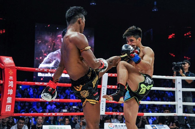 Thuong thuc mien phi trinh dien Muay Thai tai Ha Noi hinh anh
