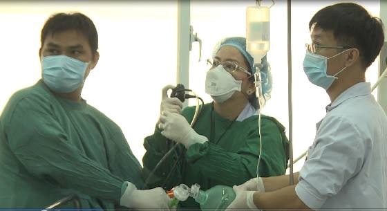 Chay chung cu Carina: Nan nhan nang nhat nguy kich hinh anh