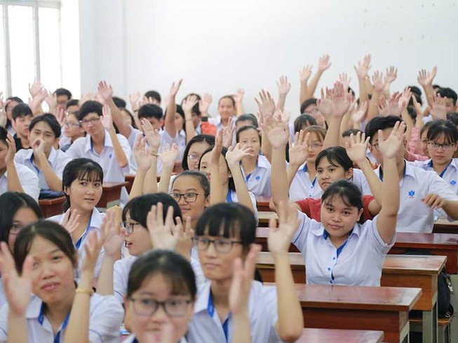 Sinh viên mặc đồng phục ảnh 1 Sinh vien mac dong phuc anh 1