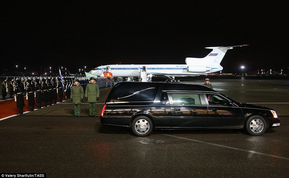 Thi the dai su Nga ve voi dat me anh 11