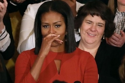 Ba Obama nghen loi khi phat bieu lan cuoi hinh anh